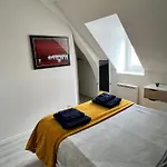 Lysbed - Desjardins Apartment