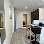 Lysbed - Desjardins Apartment