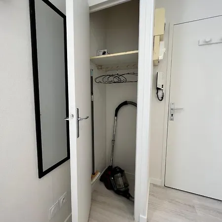 Lysbed - Desjardins Apartment