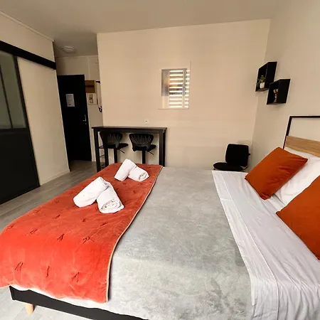 Lysbed - Desjardins Apartment